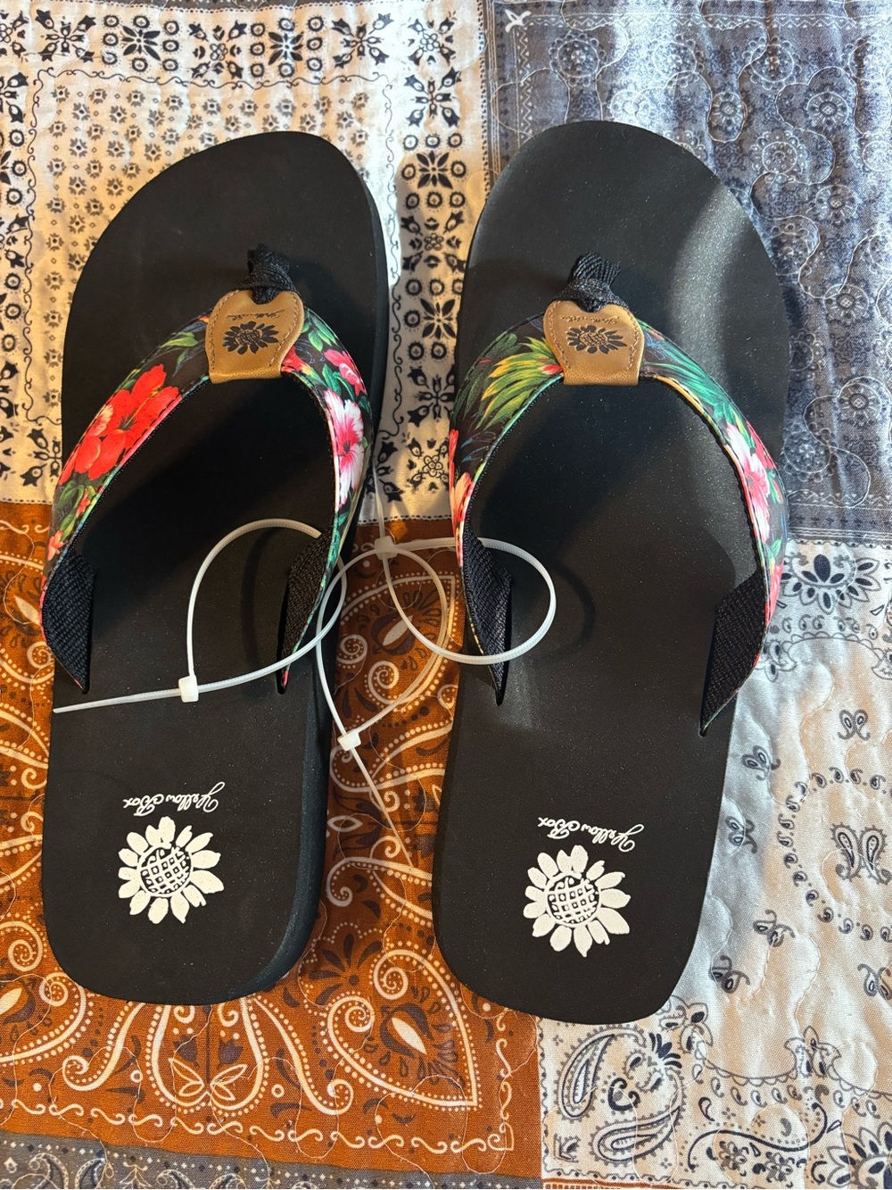 Women’s Black Floral Strap Flip Flops
